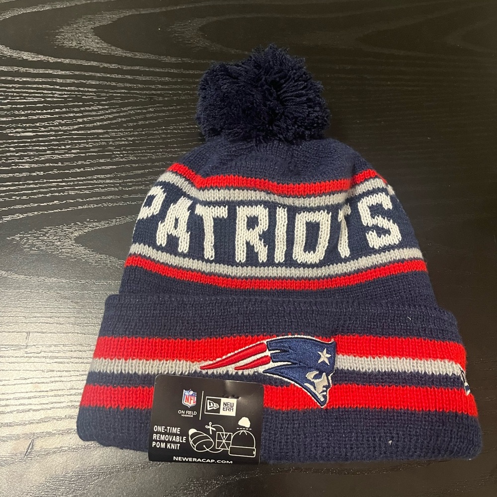 New Era NFL New England Patriots Beanie with Pom NWT